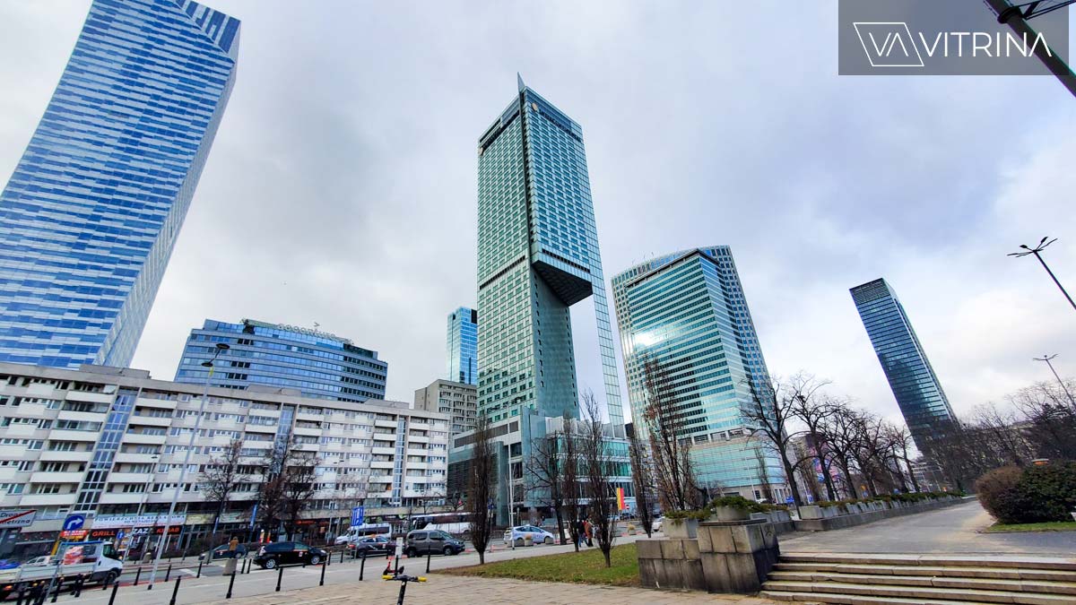 Для чего нужна дыра в небоскребе InterContinental в Варшаве?