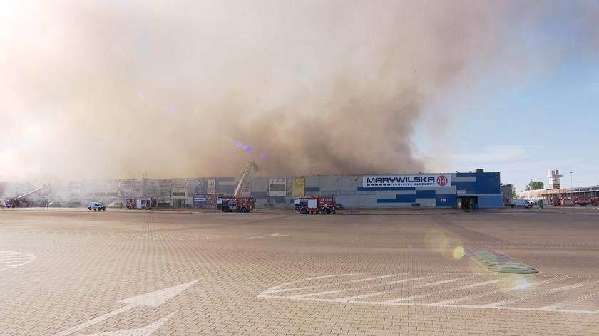 Гигантский пожар в торговом центре Варшавы охватил 1400 магазинов. Последние подробности