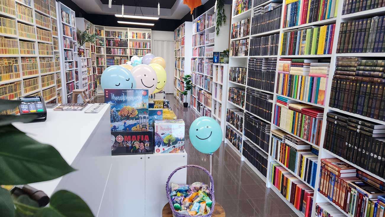 Книги на русском и украинском языках в КнижкинДоме