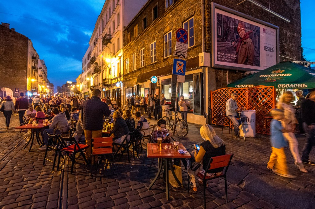 Ulica Ząbkowska na Pradze. // Ząbkowska street in Praga district.