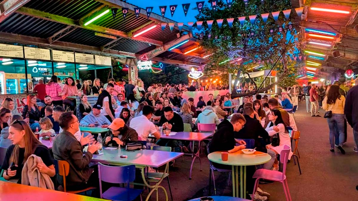 Nocny Market1