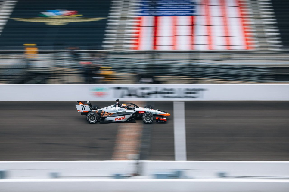 Indianapolis Motor Speedway выиграл поляк
