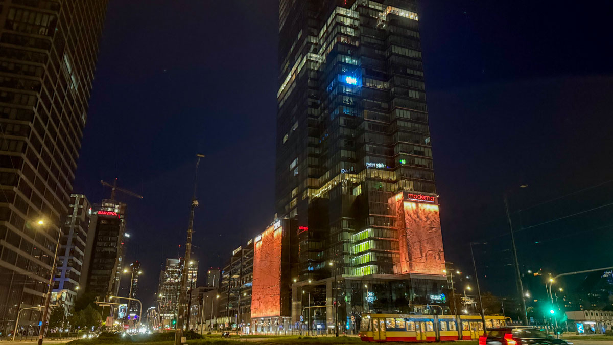 Warsaw UNITs Dragon Skin - Небоскреб в Варшаве с кожей дракона